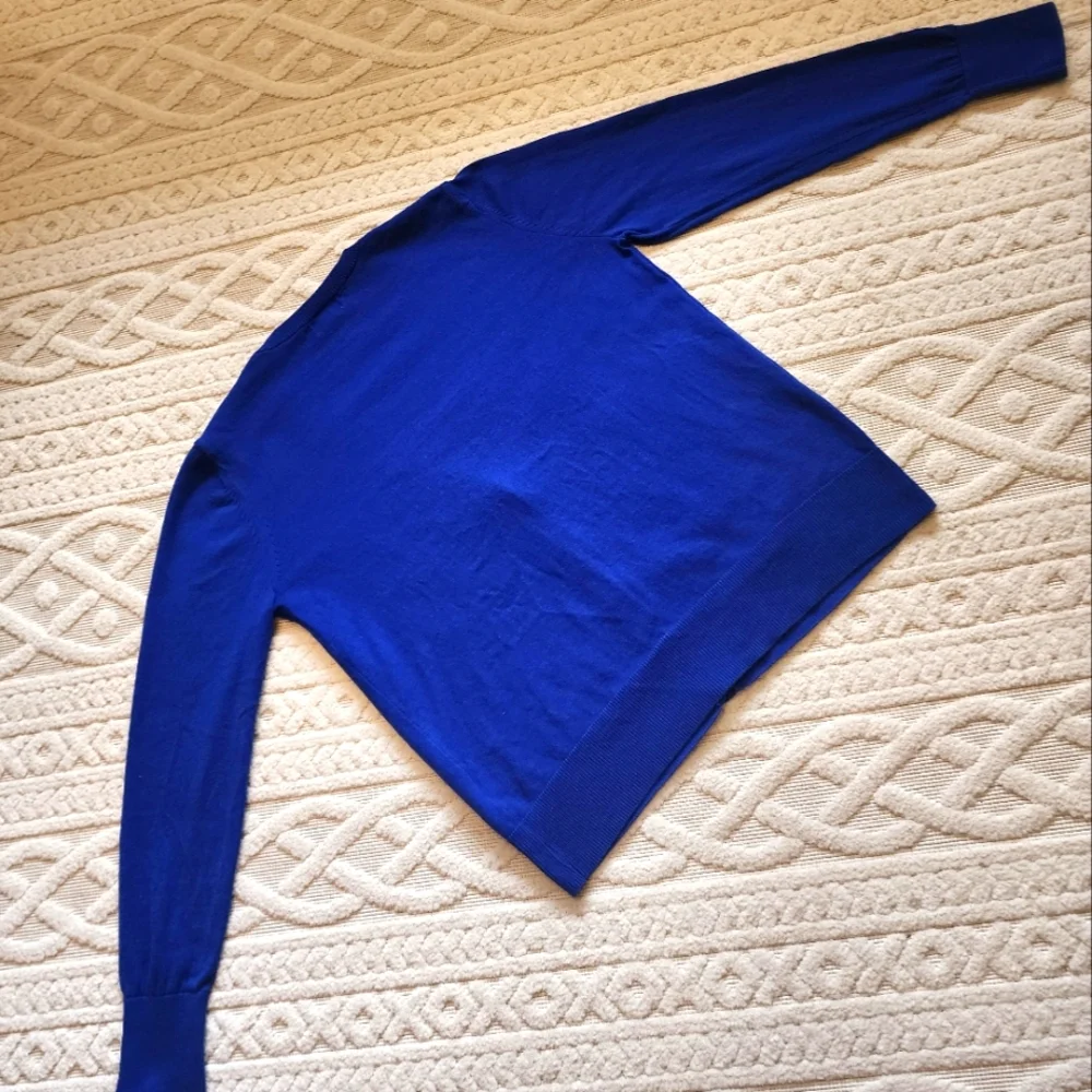 L Old Navy Royal blue cardigan